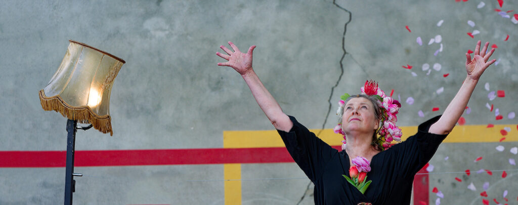 Les Femmes de l'Ouest - accueil - Vapeurs - fleurs - crédit Philippe DeRam